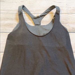 Under Armour Tops - Under Armour Tank with Built-In Bra Under Armour Tops - Under Armour Tank with Built-In Bra